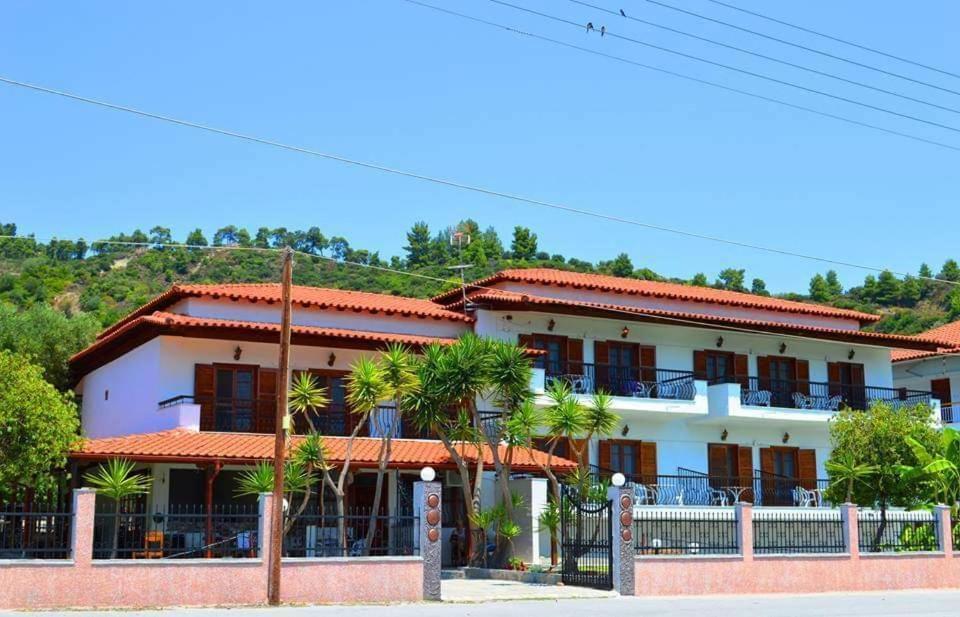 Delfino Hotel مولا كاليفا المظهر الخارجي الصورة