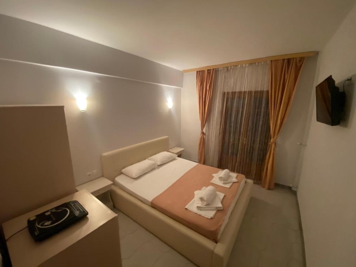 Delfino Hotel مولا كاليفا المظهر الخارجي الصورة